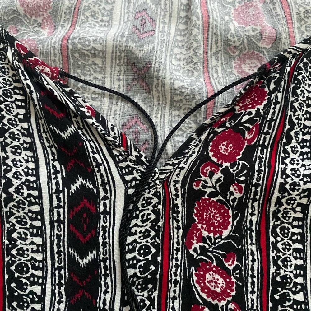 Express Women's Multicolor Patterned Top - Picture 4 of 6